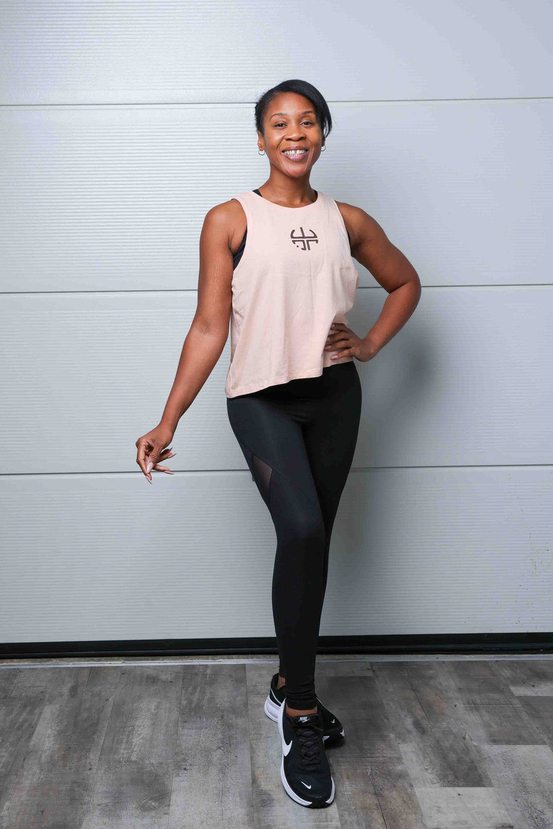 WARCRY SYMBOL Cropped Tank – Peach