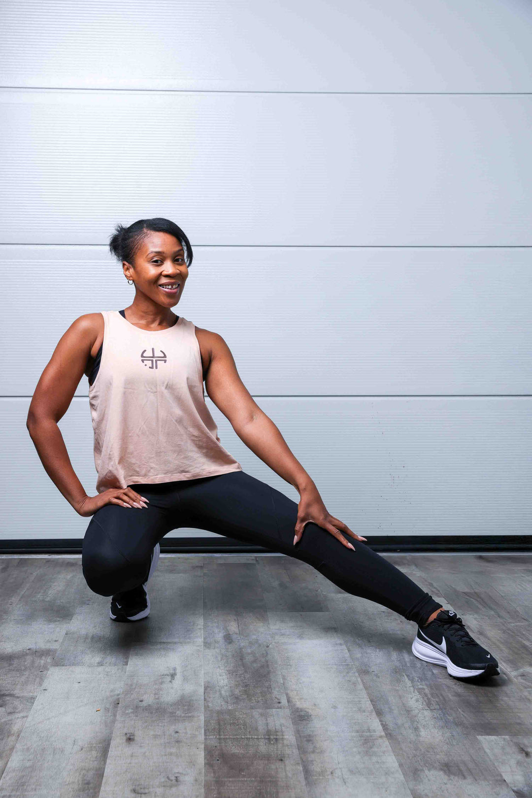 WARCRY SYMBOL Cropped Tank – Peach